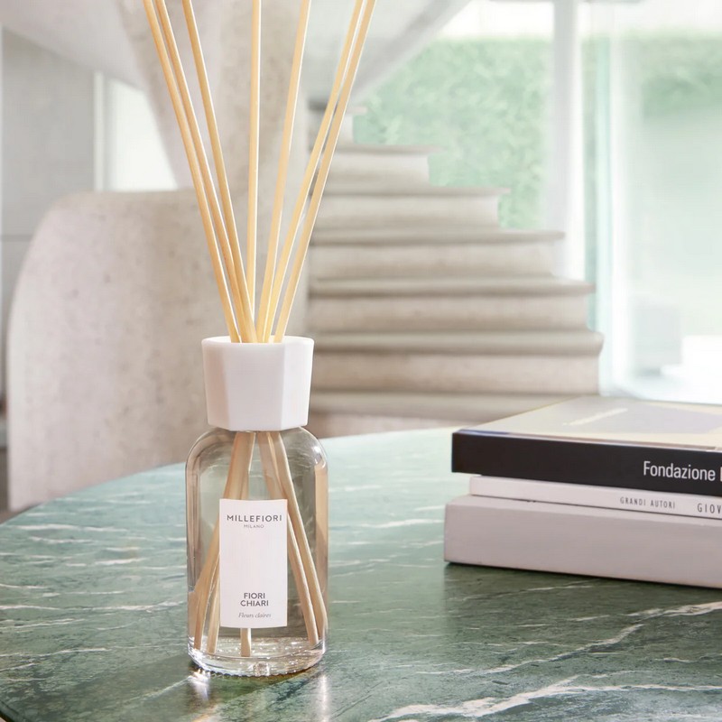 Diffusore di fragranza Millefiori Fiori Chiari da 100 ml con bastoncini